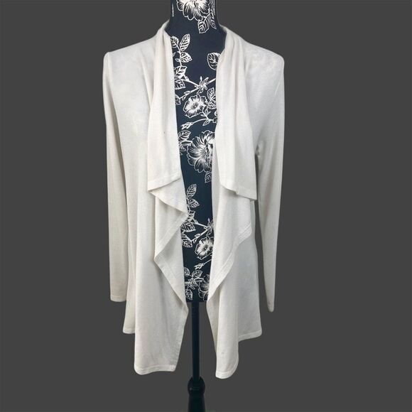 Women’s Bold Winged Duster Cardigan - Picture 2 of 7